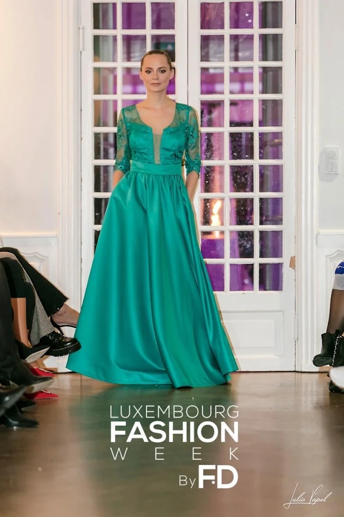 Robe longue verte présentée à la Luxembourg Fashion Week